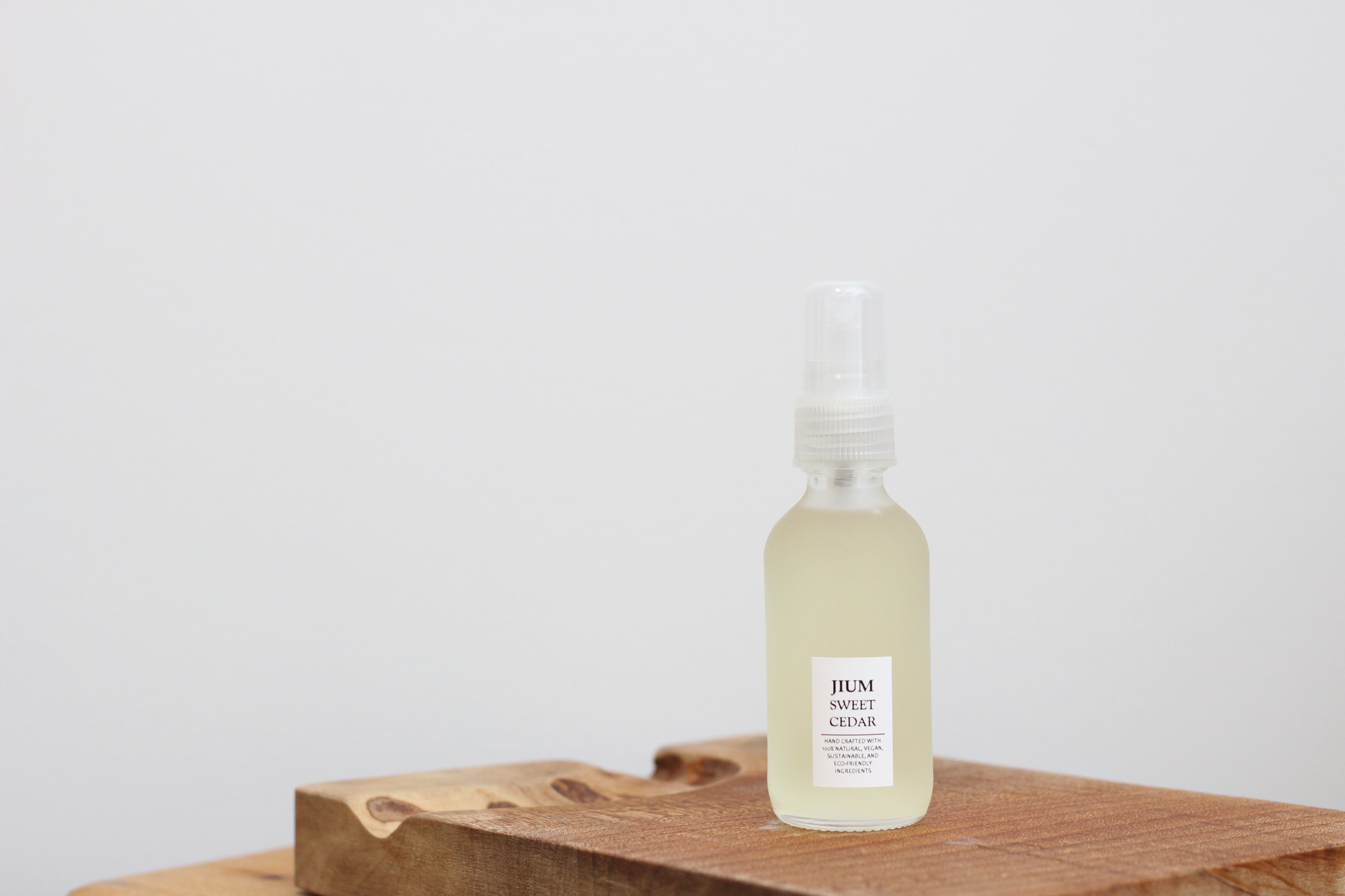 ROOM SPRAY - SWEET CEDAR